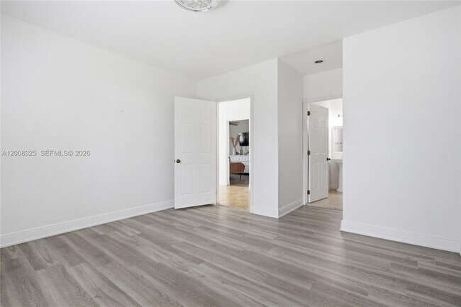 Building Photo - 20401 SW 48th Pl