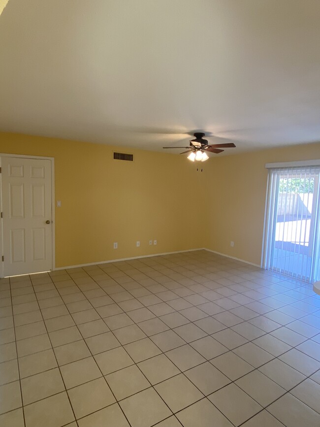 Building Photo - 3514 E Diamond Ave