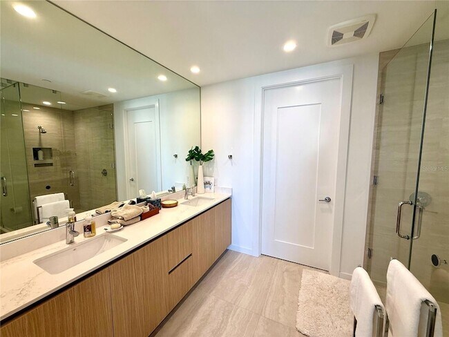 Building Photo - 301 Quay Cmn