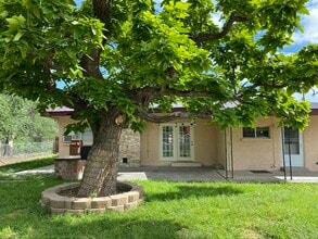 Building Photo - 1000 NM-76