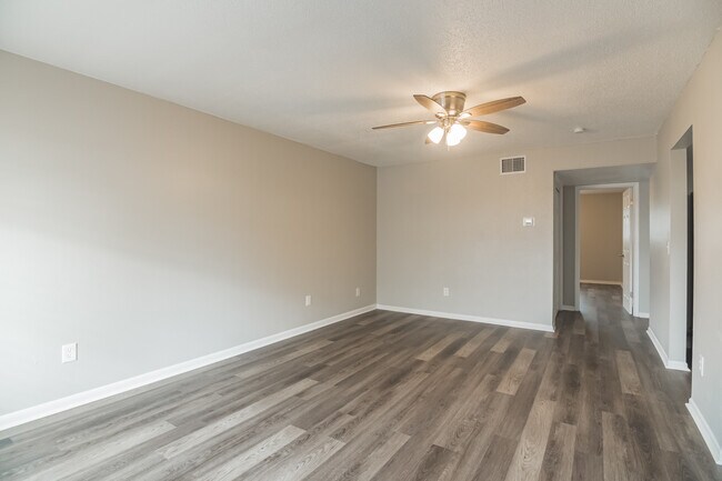 Building Photo - 3353 Sherwood Dr