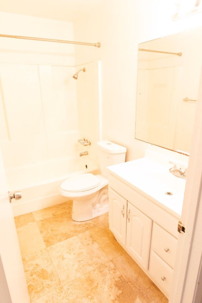 Building Photo - 5222 Countryside Dr