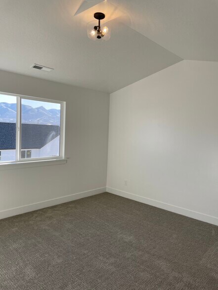 Building Photo - 16123 S Truss Dr