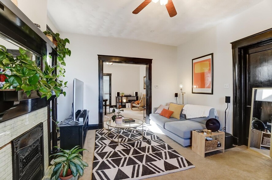 Building Photo - 985 Windsor St