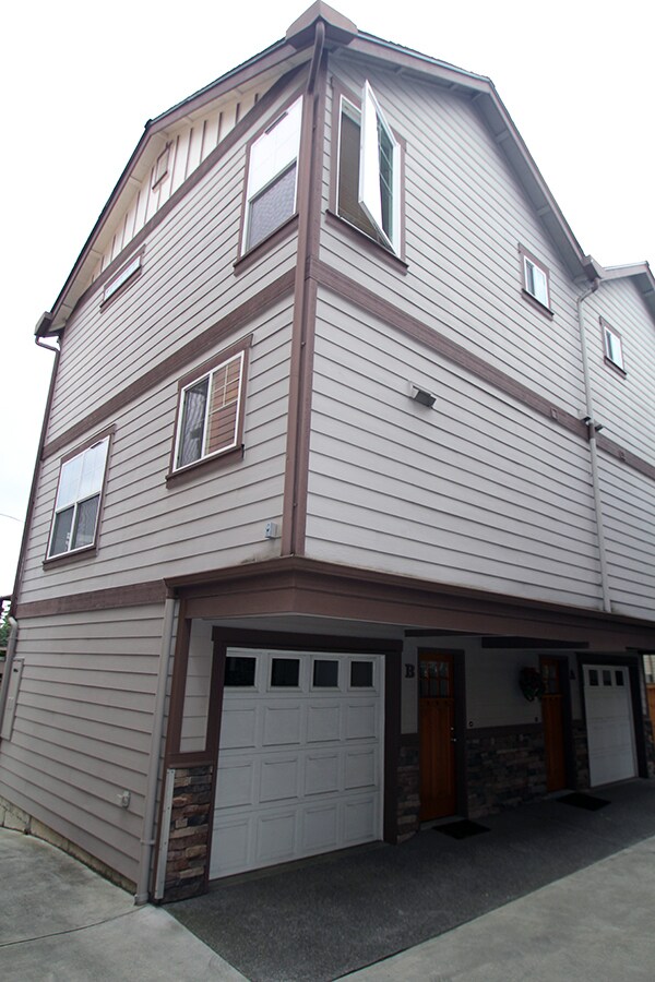 Building Photo - 4507 Evanston Ave N