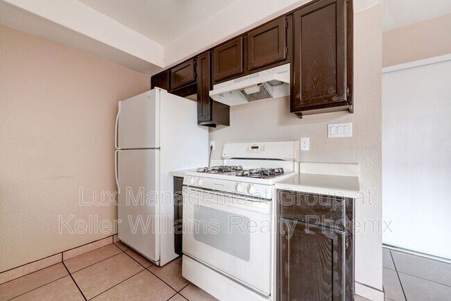 Building Photo - 3840 N 43rd Ave