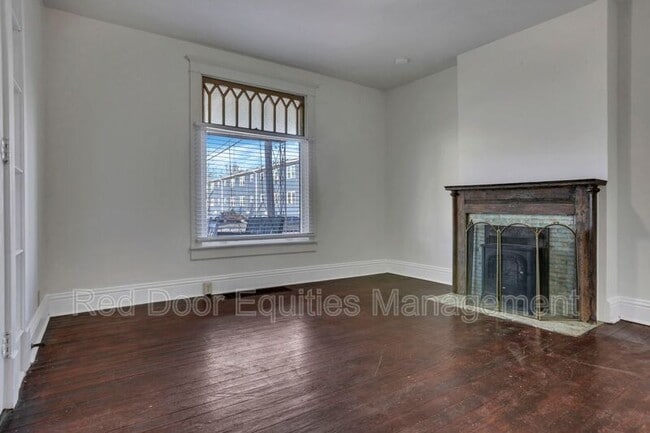 Building Photo - 134 W Walnut St