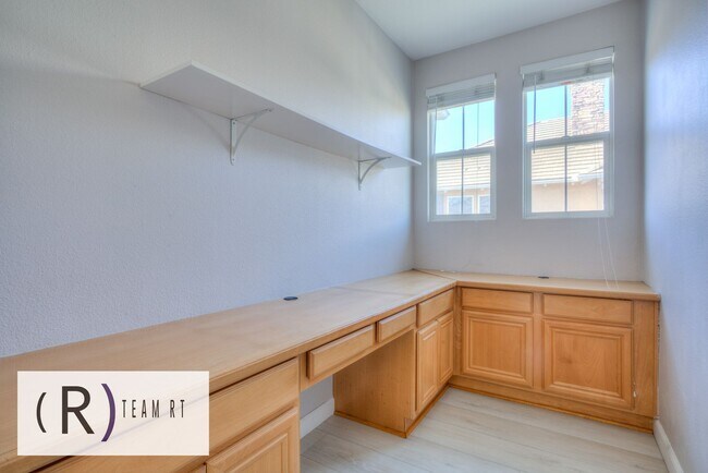 Building Photo - A Stunning Two-Story 2 Bed 2 Bath Home nea...