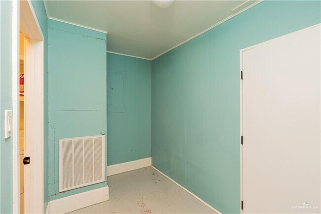 Building Photo - 517 Upas Ave