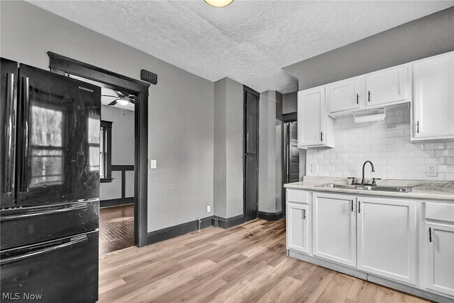Building Photo - 2893 E 119th St