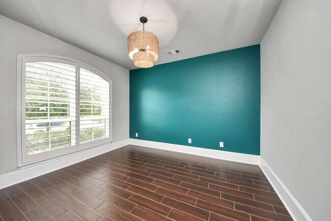 Building Photo - 2614 Orleans Way