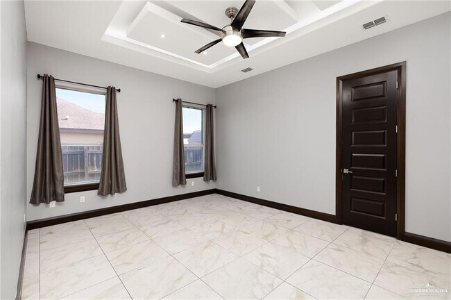 Building Photo - 11 Leandro St