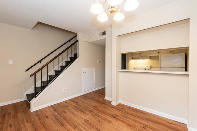 Building Photo - Two Bedroom End Unit Home!