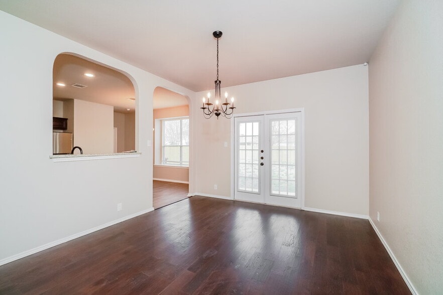 Building Photo - 2123 Dodge Dr