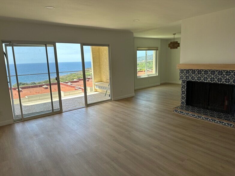 Building Photo - 3200 La Rotonda Dr