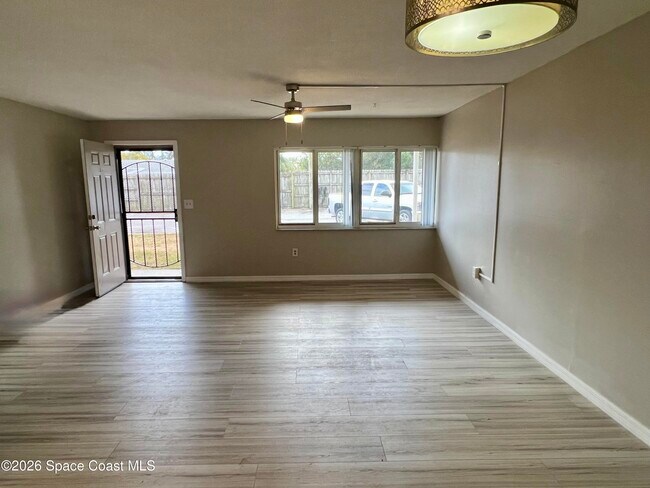 Building Photo - 800 N Fiske Blvd