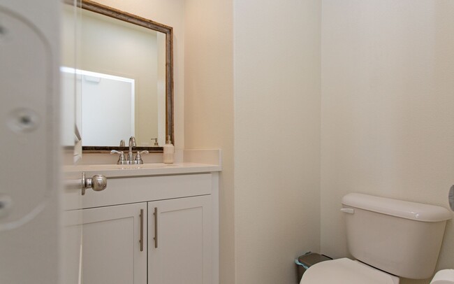 Building Photo - Large Corner-End Townhouse in Oceanside!