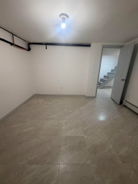 Building Photo - 124 Winfield Ave