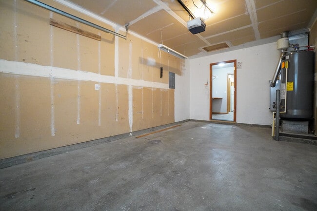 Building Photo - 79 E 2nd St N