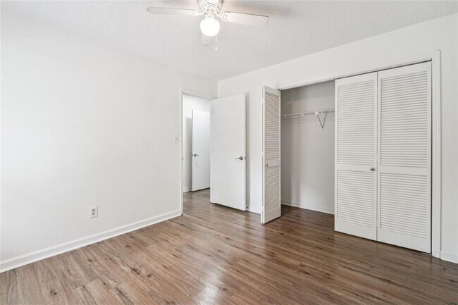 Building Photo - 5320 Kelleys Creek Dr