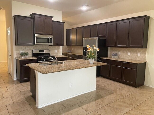 Building Photo - 23727 San Barria Dr