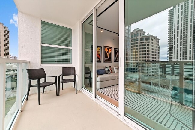 Building Photo - 350 SE 2nd St