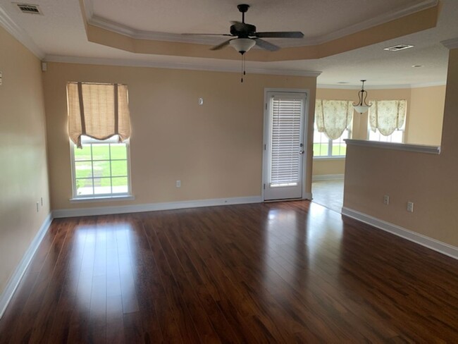 Building Photo - Spacious 4-Bedroom Home in Griffin Park - ...