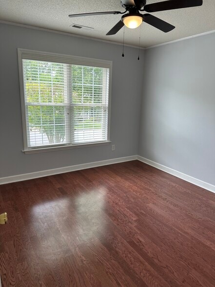 Front bedroom - 1524 Hawkcrest Ln