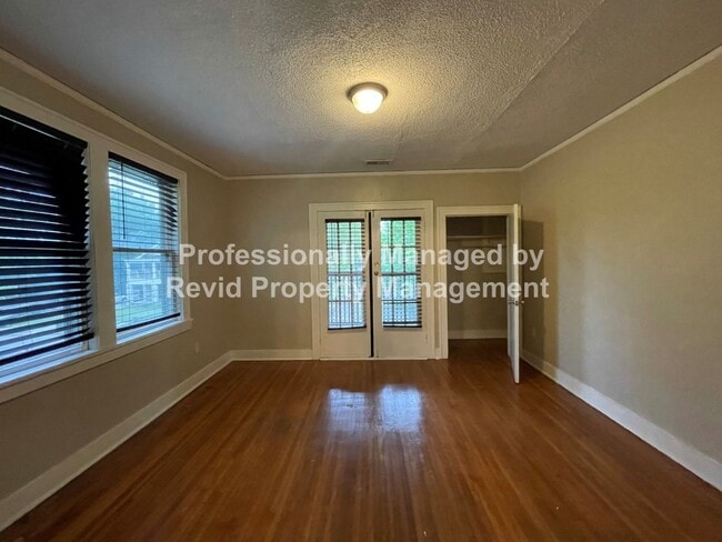 Building Photo - Great 2 Bedroom with large balcony!