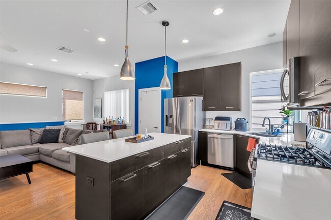 Building Photo - 5021 Nichols St