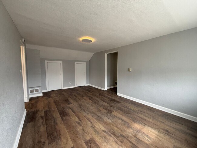 Building Photo - 407 N 12th St