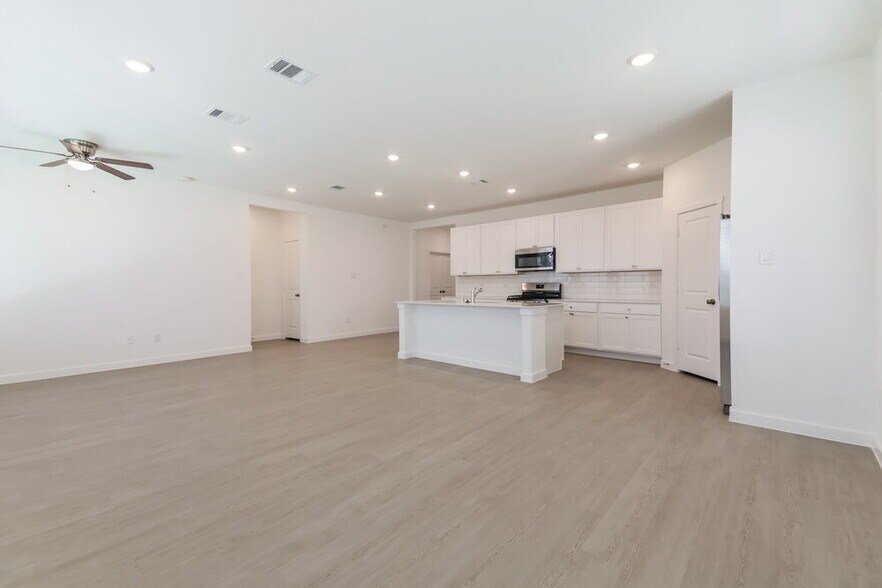 Building Photo - 2239 Mustang Ghost Trl