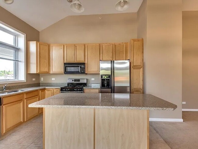 Building Photo - 550 Main St