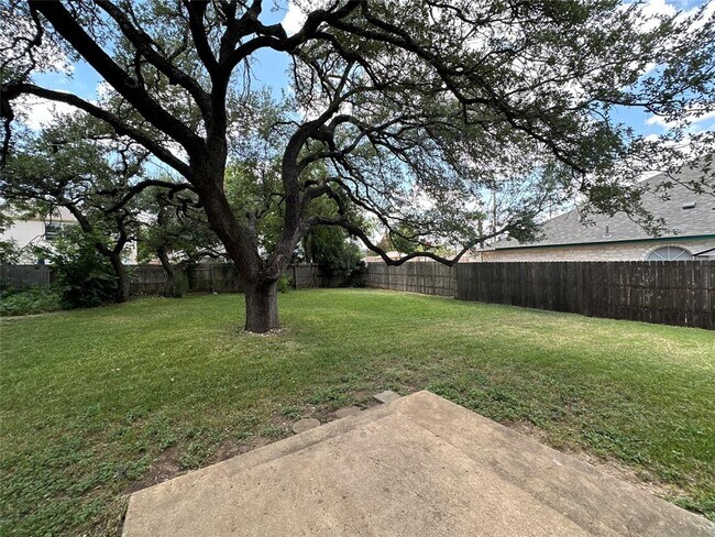 Building Photo - 1603 Azalea Dr