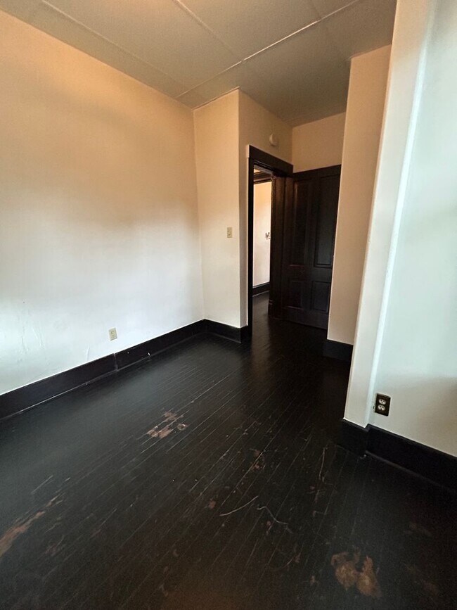 Building Photo - One Bedroom Apartment on La Crosse Northside