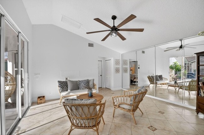 Building Photo - 2769 Pointe Cir