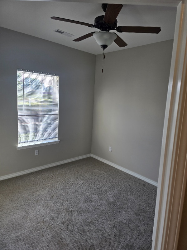 Building Photo - 907 Rocky Ln