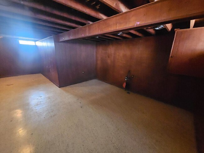 Building Photo - Spacious 3-Bedroom, 2-Bath South Euclid Home!