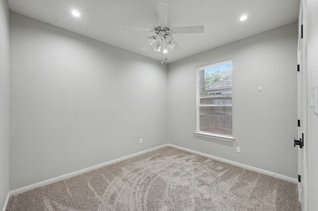 Building Photo - 11318 Twain Dr