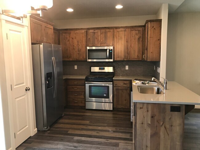 Building Photo - Single Level Home In NW Redmond Oregon