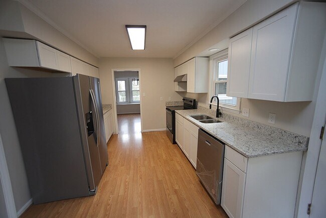 Building Photo - Renovated One Level Home in Fantastic North Raleigh Location!