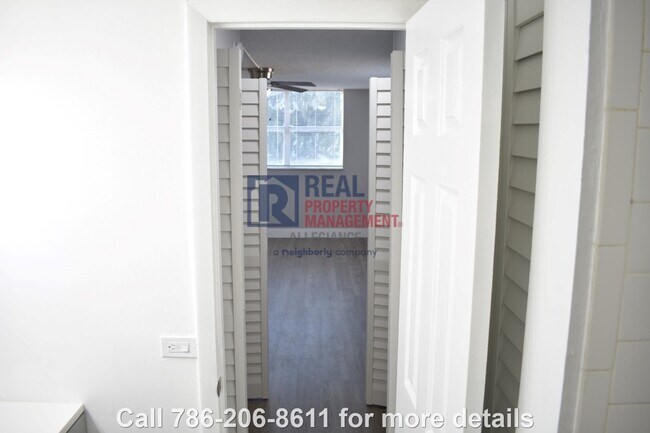 Building Photo - Modern Charm: Newly Renovated 2 Bed 2 Bath...