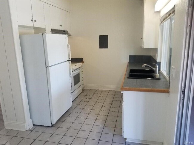 Primary Photo - 1040 W MacArthur Blvd