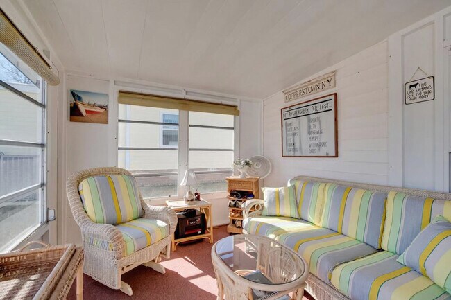 Building Photo - 1621 Magnolia Ave