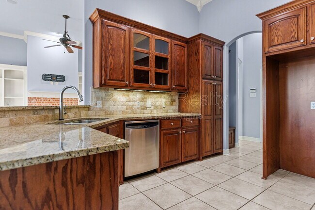 Building Photo - 1405 Gunnison Dr