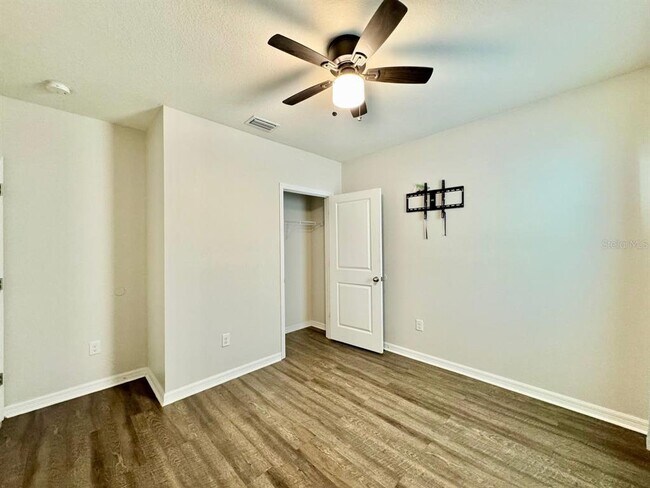 Building Photo - 10626 Park Meadowbrooke Dr