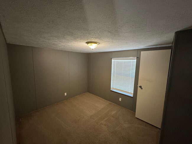 Building Photo - 871 Fairgarden Cir