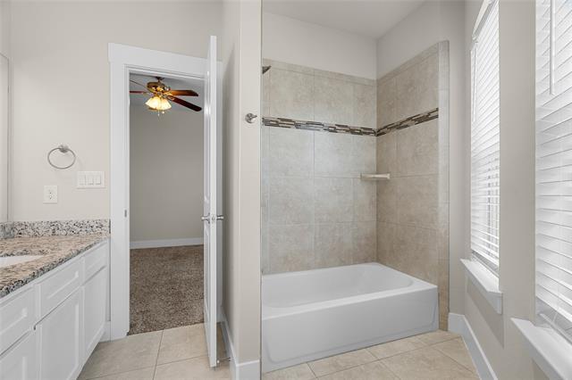 Building Photo - 301 Lily Ln