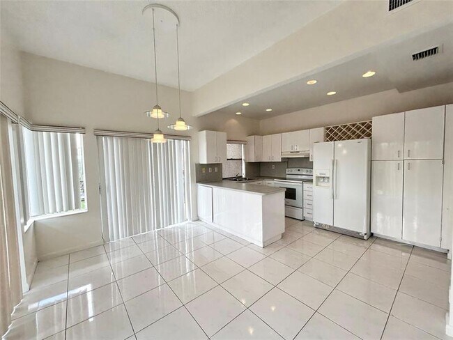 Building Photo - 4850 SW 63rd Terrace