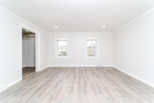 Building Photo - 824 2nd St